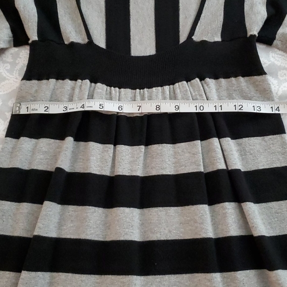 Dress - Picture 6 of 10